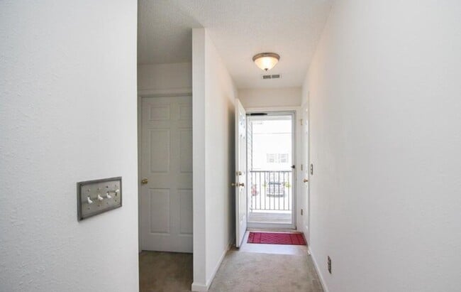 Building Photo - 42 Bearing Cir