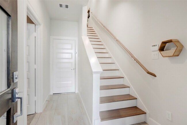 Foto del edificio - 2781 Clinton Dr