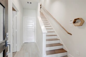 Building Photo - 2781 Clinton Dr