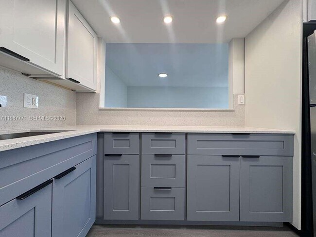 Foto del edificio - 455 Golden Isles Dr