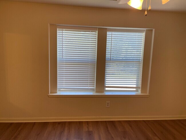 Foto del edificio - 8031 Barnes Ridge Ln