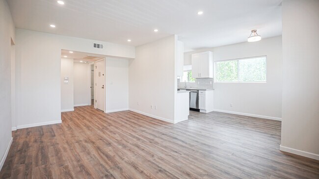 Foto del edificio - 607 N Orange Dr