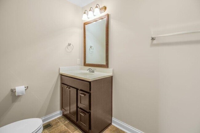 Foto del edificio - 418 Lansing Ln