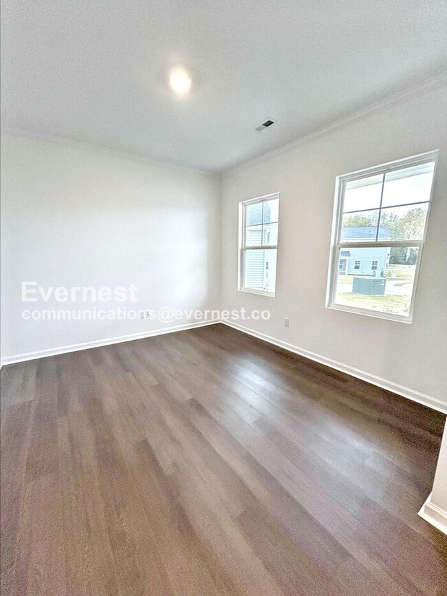 Foto del edificio - 44 Regal Gdns Ct