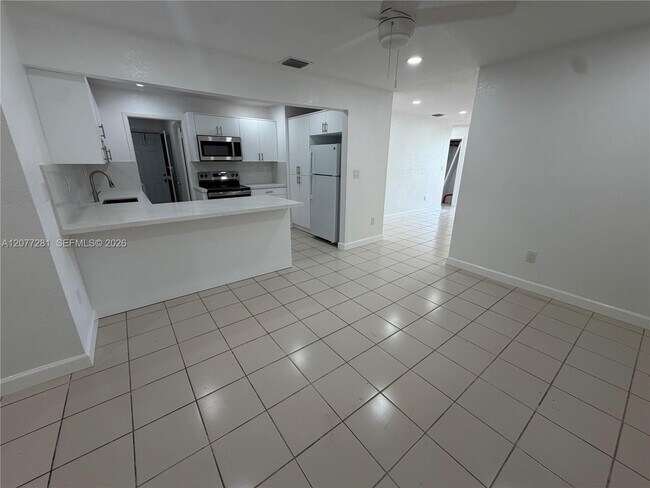 Foto del edificio - 9986 SW 2nd St