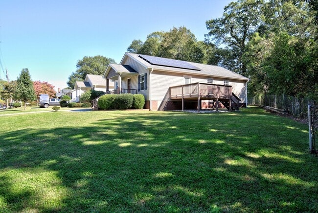 Foto del edificio - 3 Bed, 2 Bath Home Near Downtown Greenvill...