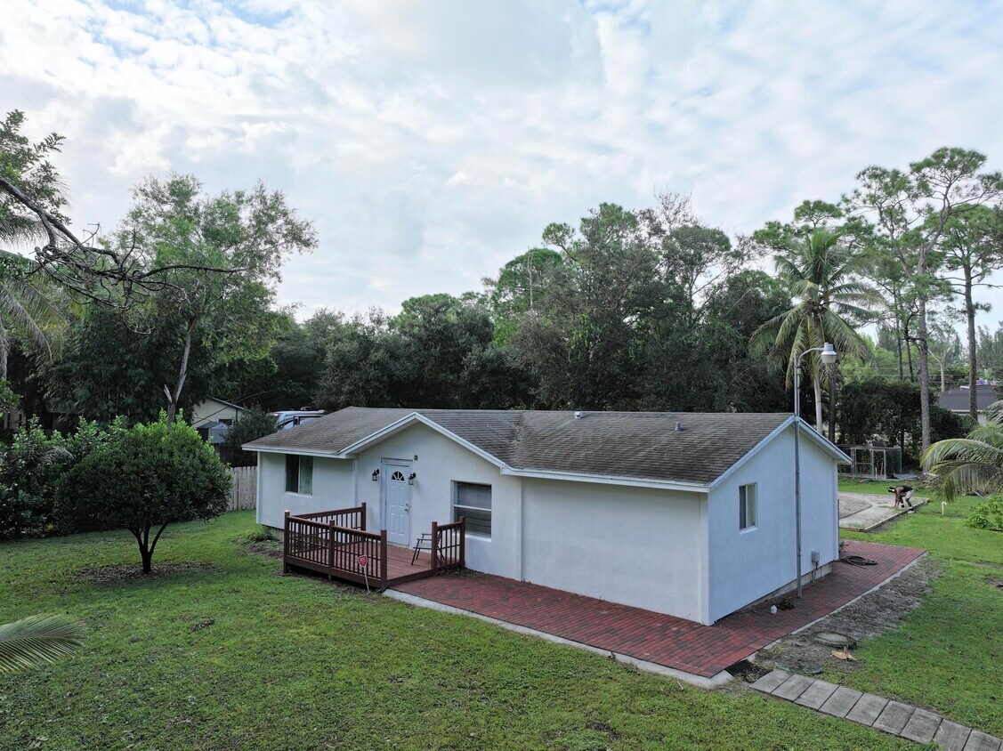 Foto principal - 13837-13858 58th Ct N