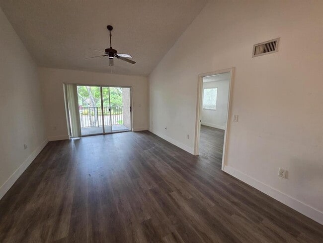 Photo - 12112 St.Andrews Pl (Miramar, FL) Apartment