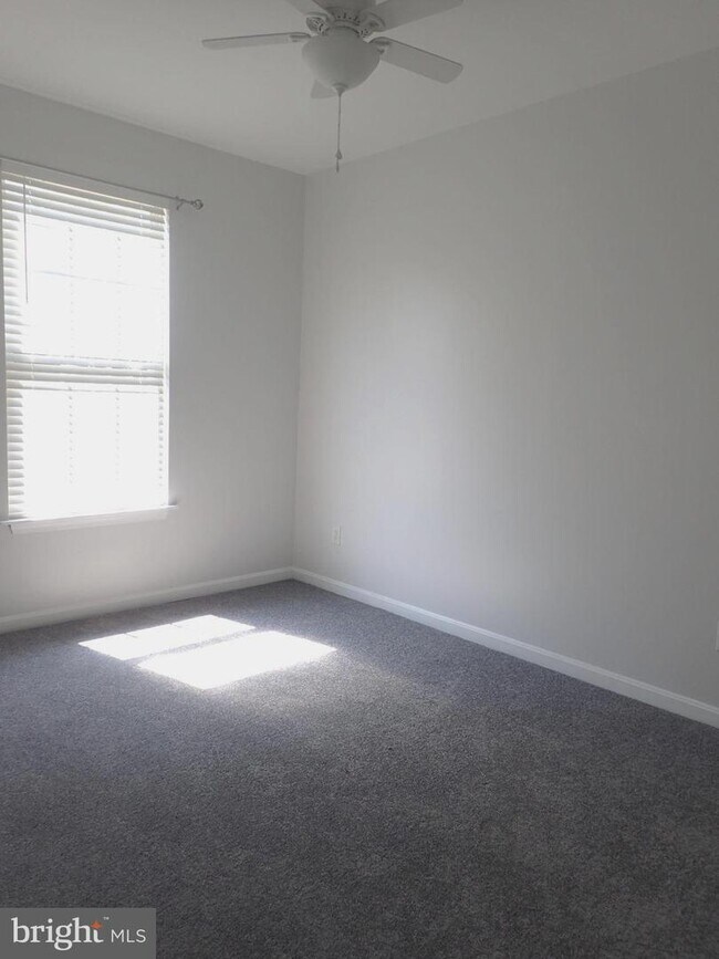 Building Photo - 9210 Azure Ct