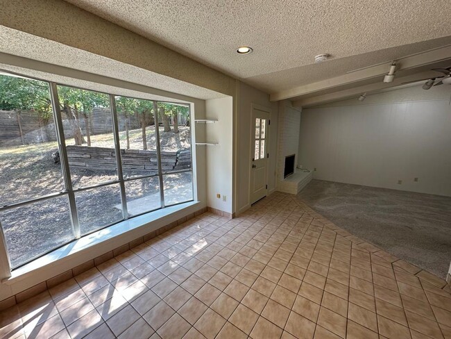 Building Photo - 2314 Farnswood Cir