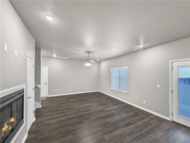 Building Photo - 195 E 2nd St