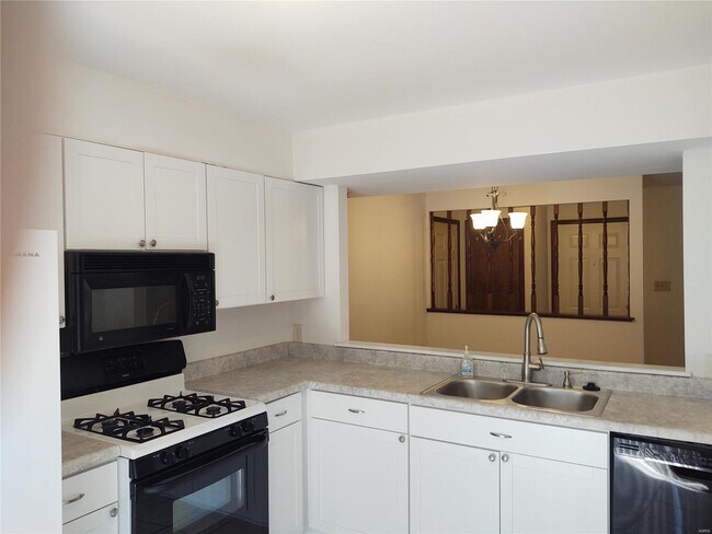 Building Photo - 305 Spencer Pl