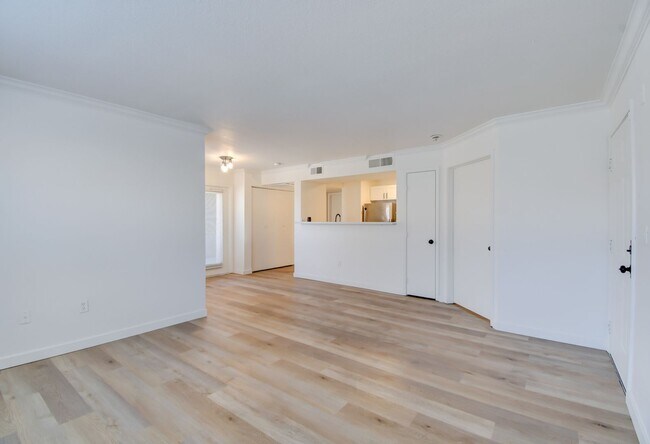 Foto del edificio - Upgraded 2-bedroom, 2-bath Must See!!