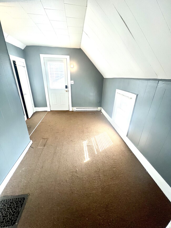 Building Photo - 220 W Pierce St