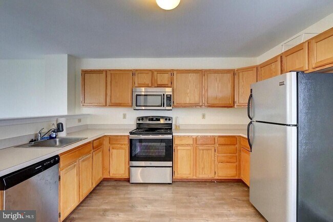 Building Photo - 246 Northdown Dr