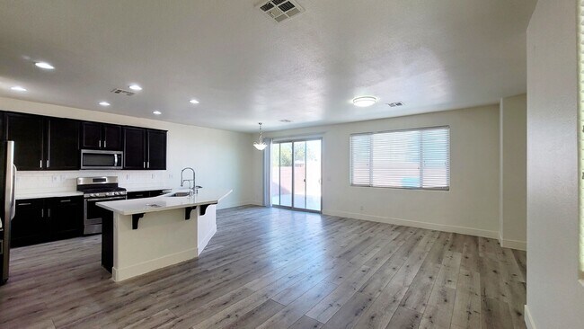 Foto del edificio - 8518 Genesee Ct