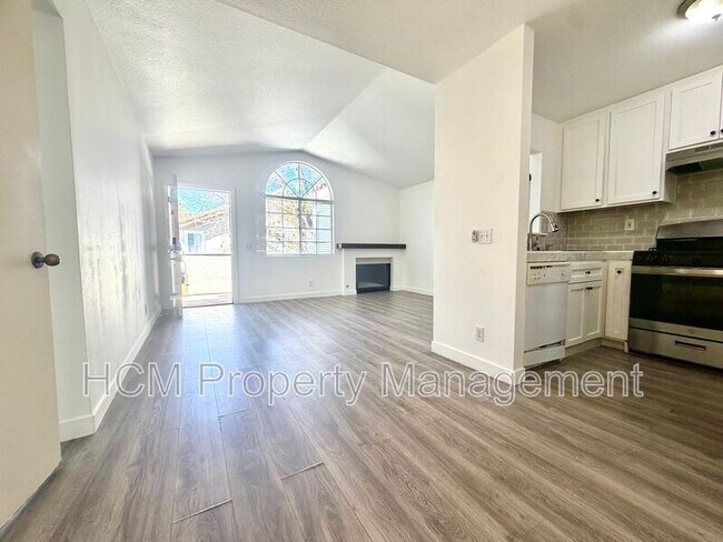 Building Photo - 22 Via Terrano