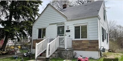 Building Photo - 18622 Lamont St