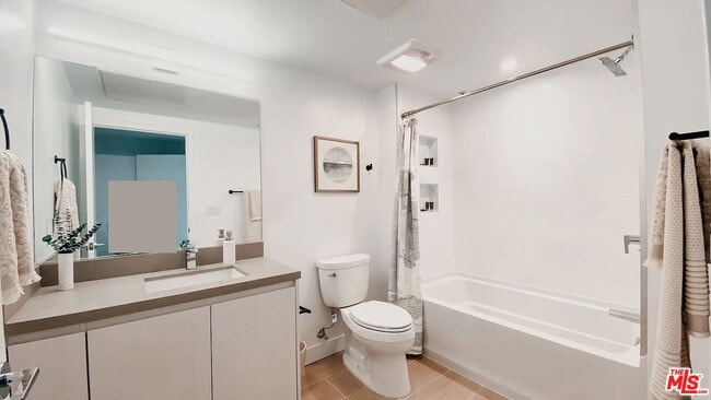 Foto del edificio - 700 S Manhattan Pl