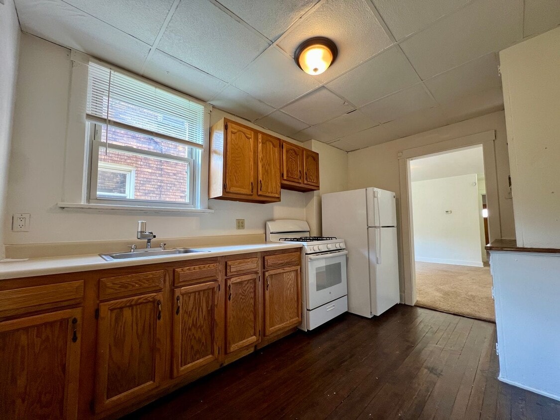 Incredible Two Bedroom Townhouse in Oakland! Close to Pitt & CMU! Call Today! - Incredible Two Bedroom Townhouse in Oakland! Close to Pitt & CMU! Call Today!
