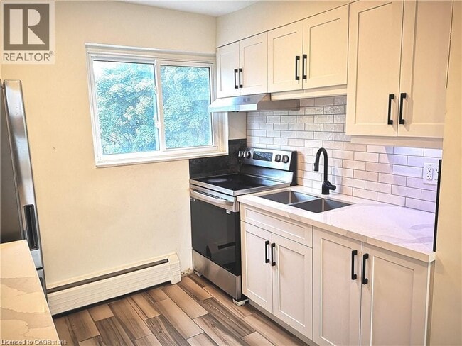 Building Photo - 19 Hamilton St