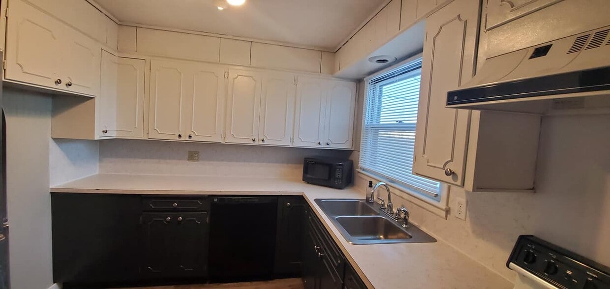 802 804 14th St W, Williston, ND 58801 Townhouse for Rent in