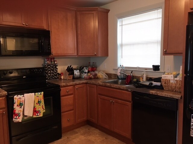 Kitchen - 3509 Lincoln Ave
