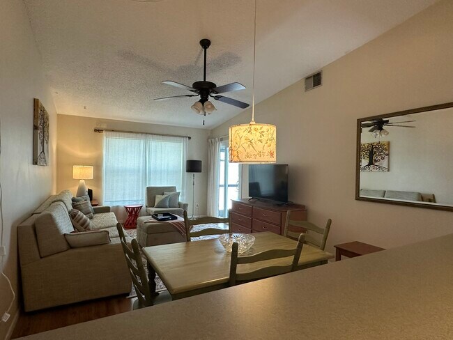 great room - 7315 Parkside Villas Dr