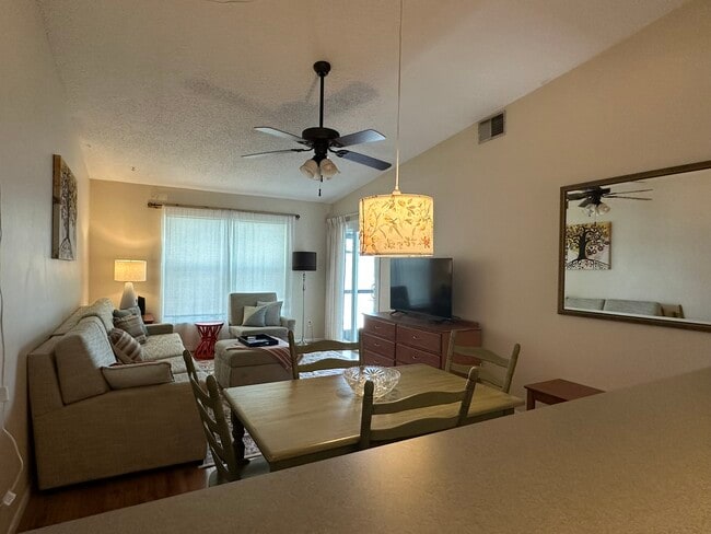 great room - 7315 Parkside Villas Dr