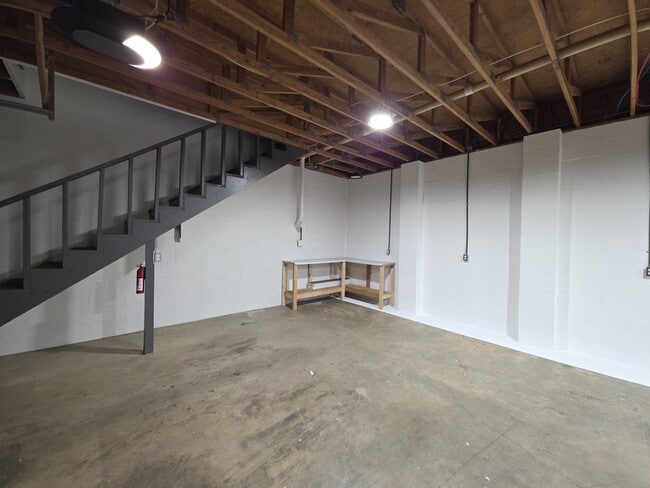 Building Photo - 105 Becky Dr