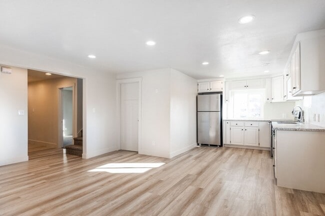 Building Photo - 846 W 100 S