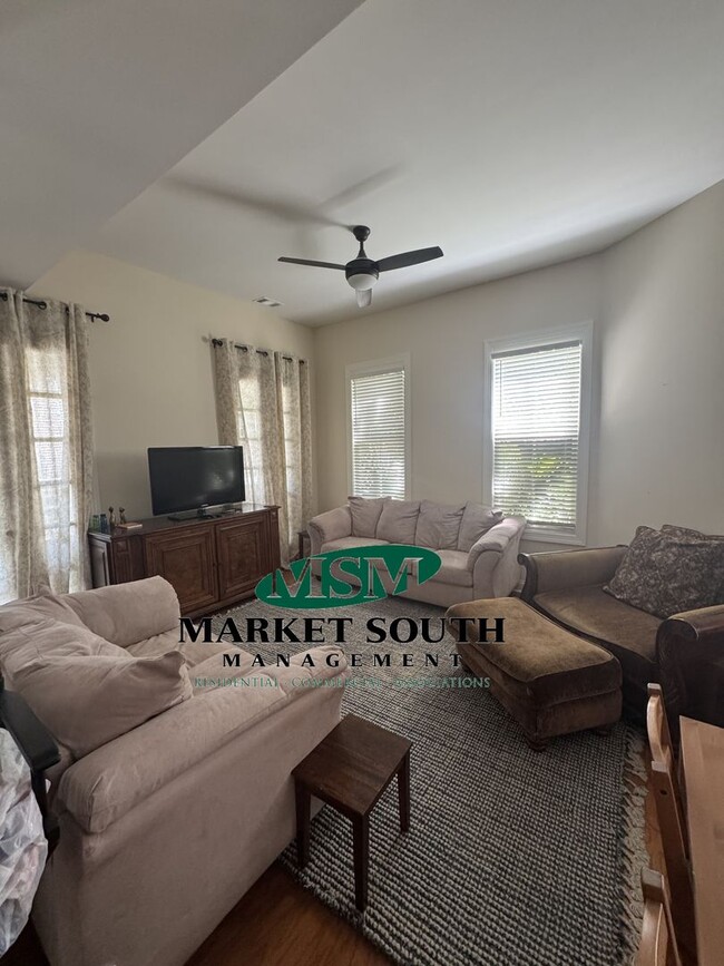 Building Photo - FURNISHED RENTAL ON HENRY