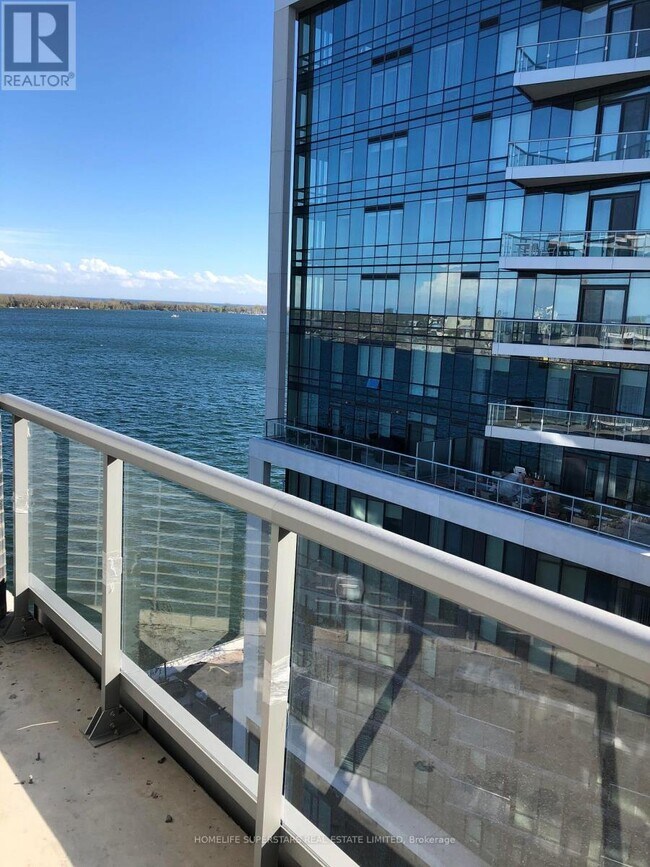 Photo du bâtiment - 1 Edgewater Dr