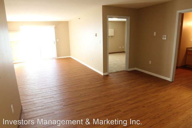 Building Photo - 3850-3880 Garden View Dr