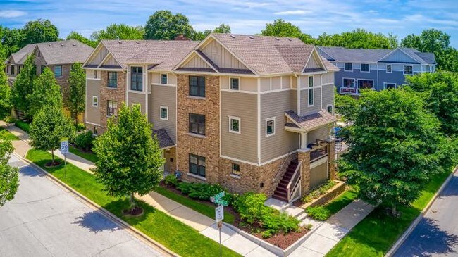 Building Photo - 3 bedroom in St. Charles IL 60174