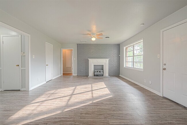 Foto del edificio - 5646 Cedarburg Dr