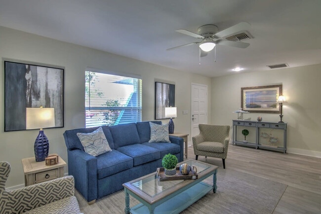 Building Photo - 724 108th Ave N