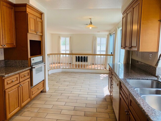 Foto del edificio - Beautiful 3 Bedrooms, 2.5 Baths Home with 3 Garage in Gated West Covina Community