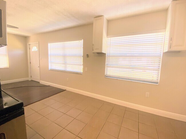 Foto del edificio - 3256 Roxborough Ave