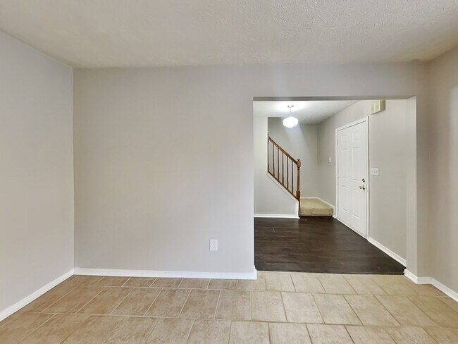 Foto del edificio - 410 Rill Crest Ct