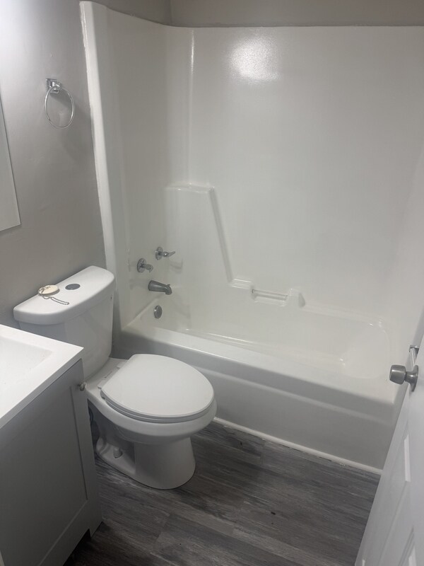 Building Photo - 10 Heard St