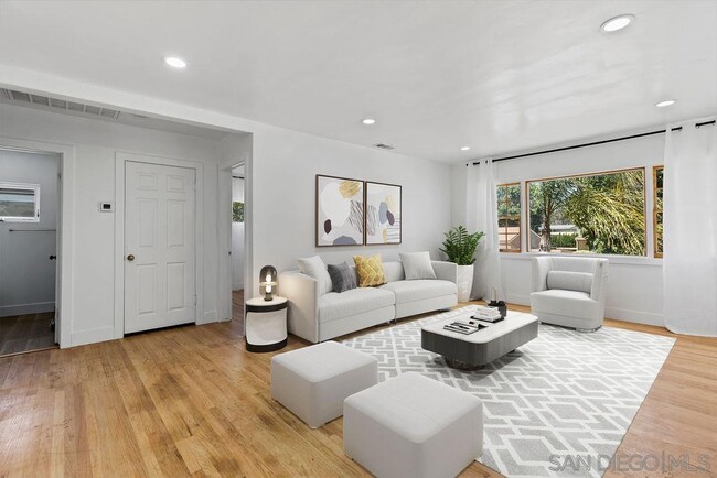 Building Photo - 727 Live Oak Dr