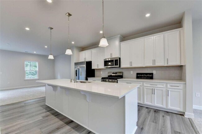 Foto del edificio - 935 Woods Chapel Rd