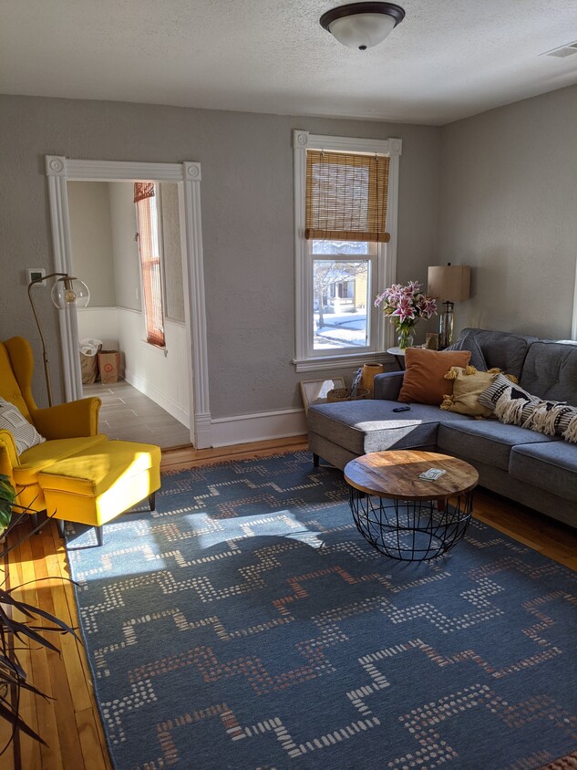Foto principal - 1500 Irving Ave N