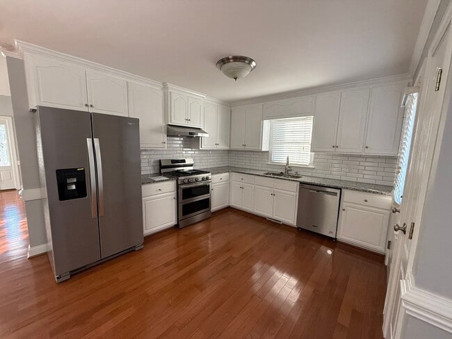 Building Photo - 3704 Warwick Pl