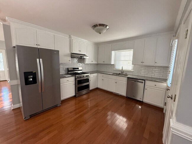 Foto del edificio - 3704 Warwick Pl