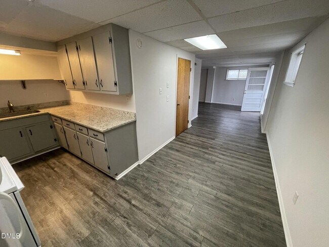 Building Photo - 901 Marilyn Dr