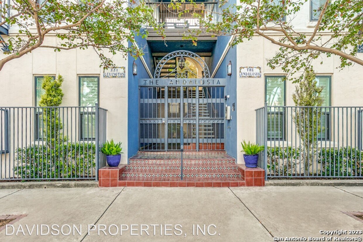 Primary Photo - 2 br, 2 bath House - 221 Lexington Ave Uni...