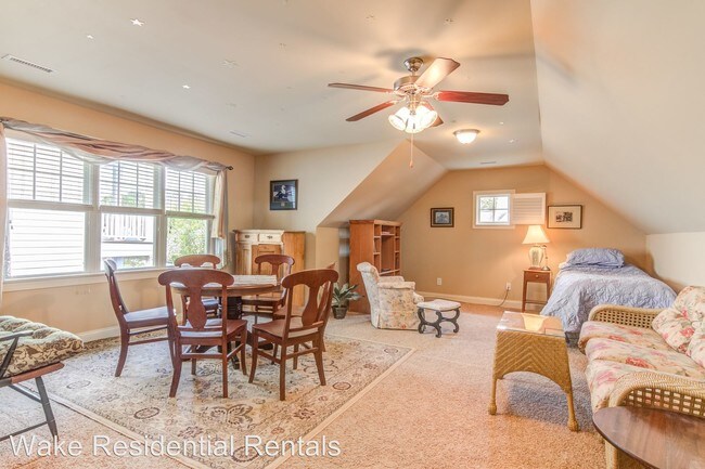 Building Photo - 1037 Golden Star Way
