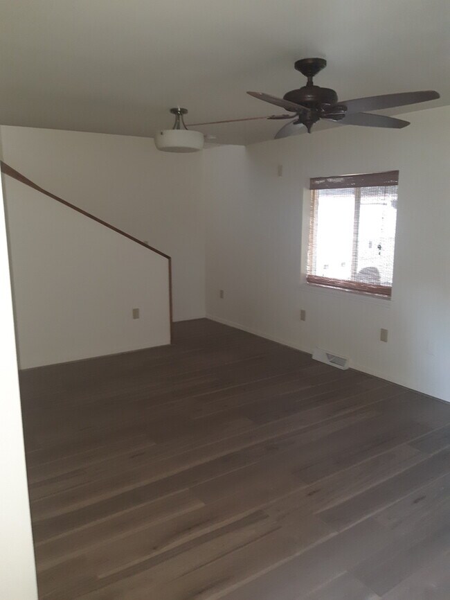Building Photo - Spacious 3 bedroom 2 bath in Pulaski Towns...